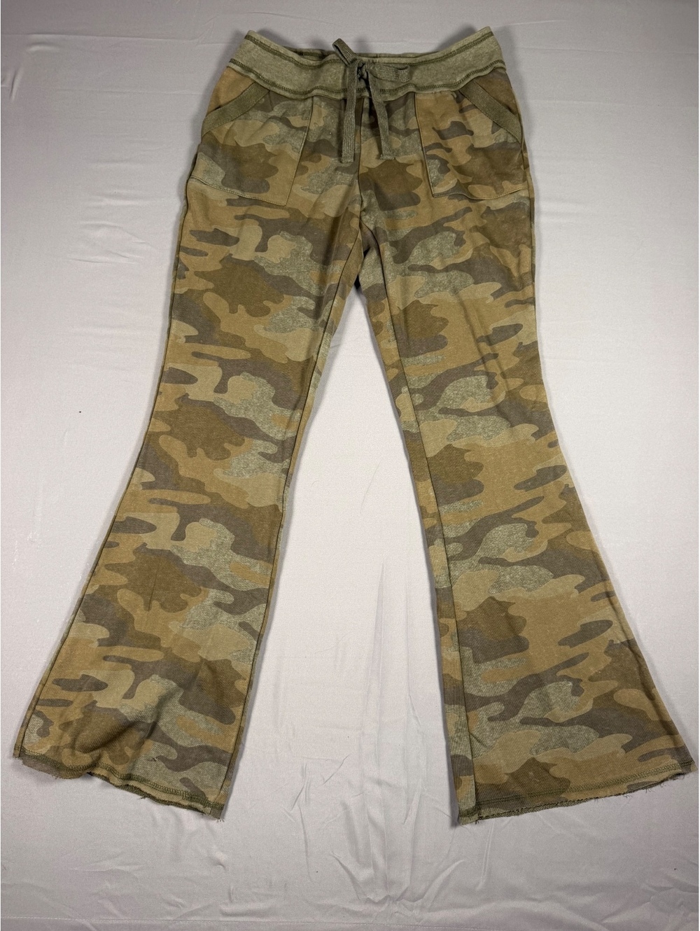No Boundaries French Terry Pants Size 4-6 Camo Green Flare Leg